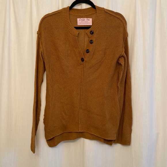 Boutique sweater, comfy with button details. New with tags Measurements in photo - Picture 1 of 10